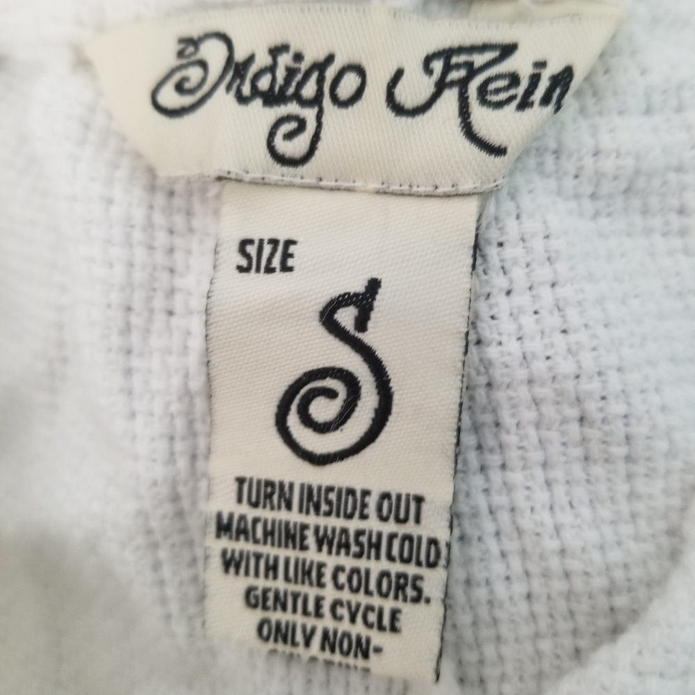 White shorts - Picture 2 of 2